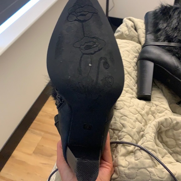 Penny Loves Kenny Black fur boots - Picture 15 of 15